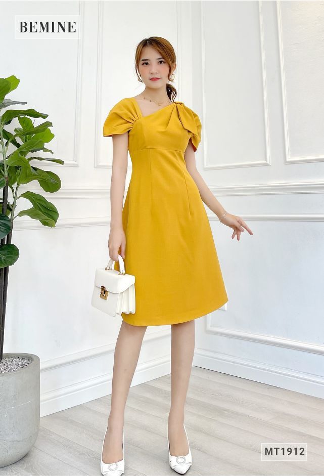 MT1912VANG - Đầm cổ chéo nơ vai