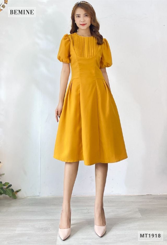 MT1918VANG - Đầm cổ tròn xếp ly ngực