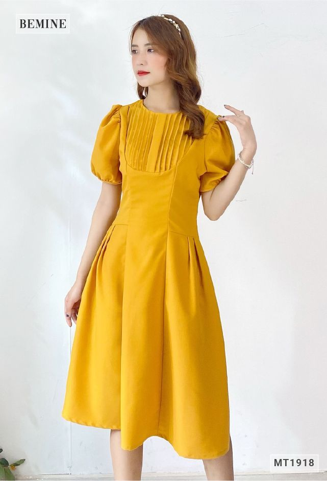 MT1918VANG - Đầm cổ tròn xếp ly ngực