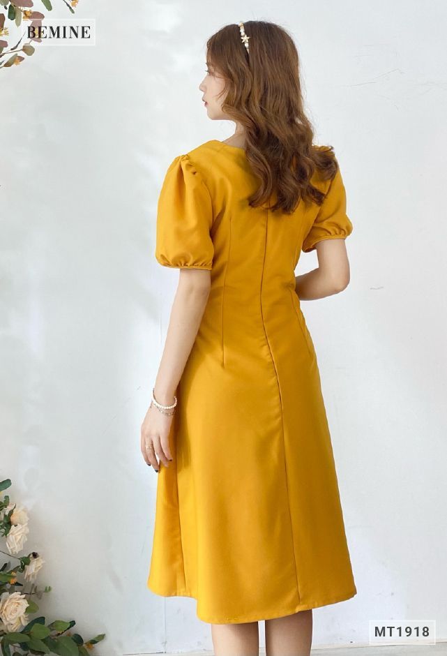 MT1918VANG - Đầm cổ tròn xếp ly ngực