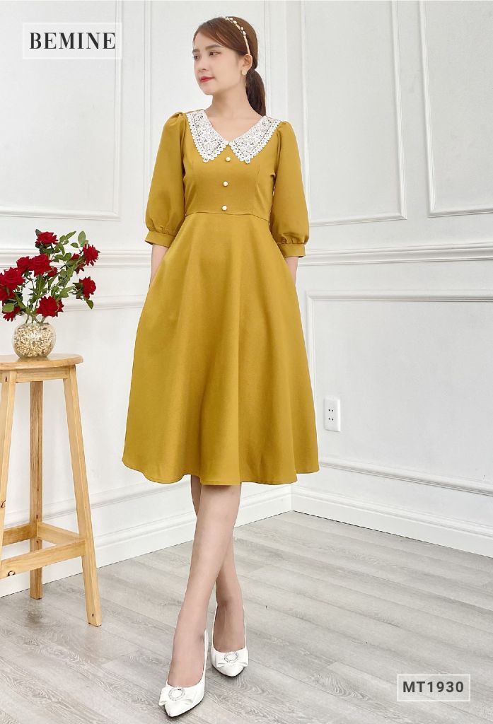 MT1930VANG - Đầm tay phồng cổ ren đính nút