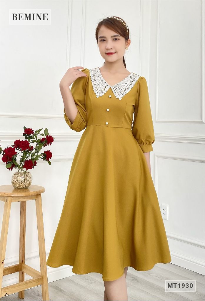 MT1930VANG - Đầm tay phồng cổ ren đính nút