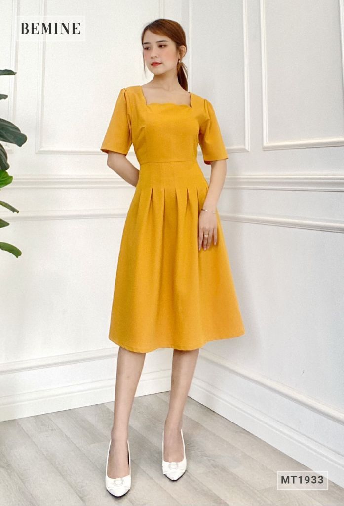 MT1933VANG - Đầm cổ sóng xếp eo