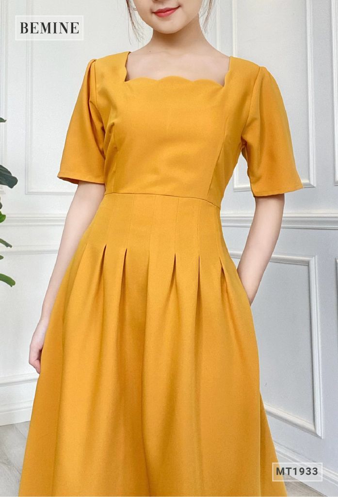 MT1933VANG - Đầm cổ sóng xếp eo
