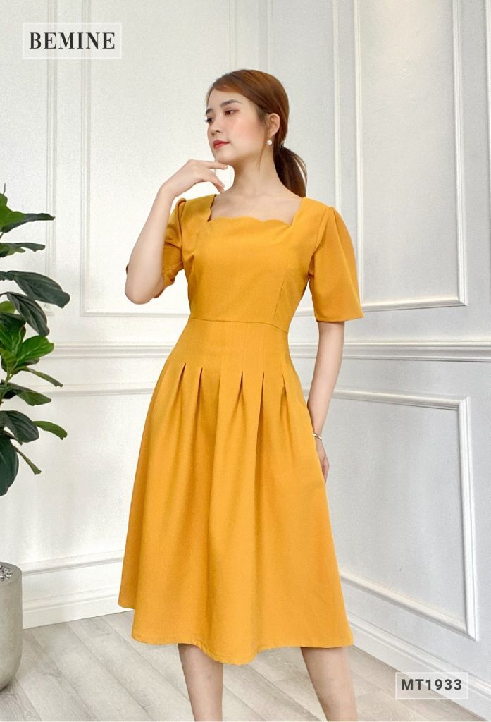 MT1933VANG - Đầm cổ sóng xếp eo