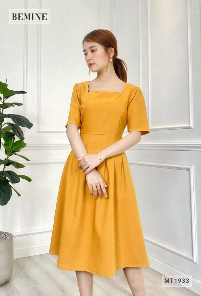 MT1933VANG - Đầm cổ sóng xếp eo