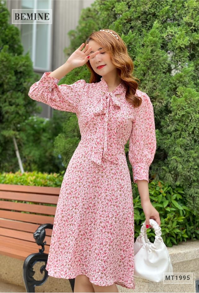 MT1995HONG - Đầm tay dài cổ thắt nơ tùng xòe