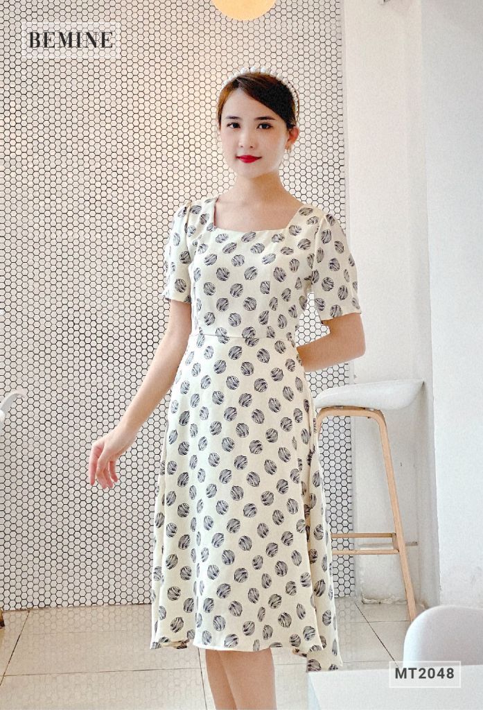 MT2048TRANG - Đầm cổ vuông chấm bi