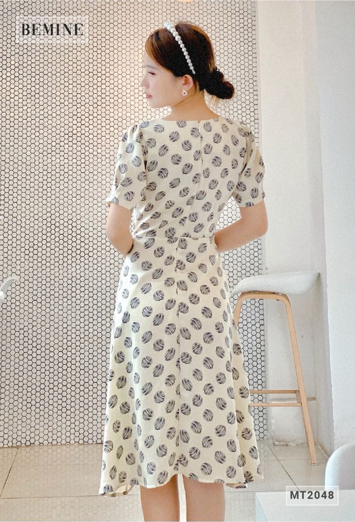 MT2048TRANG - Đầm cổ vuông chấm bi
