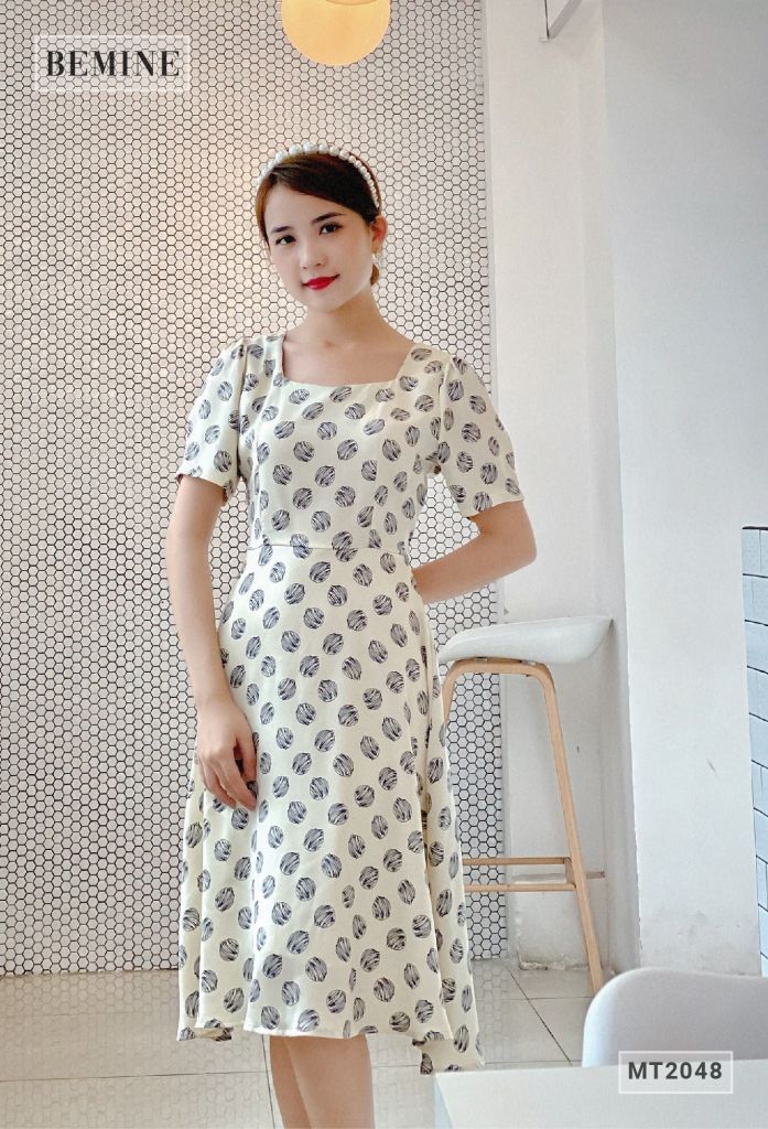 MT2048TRANG - Đầm cổ vuông chấm bi