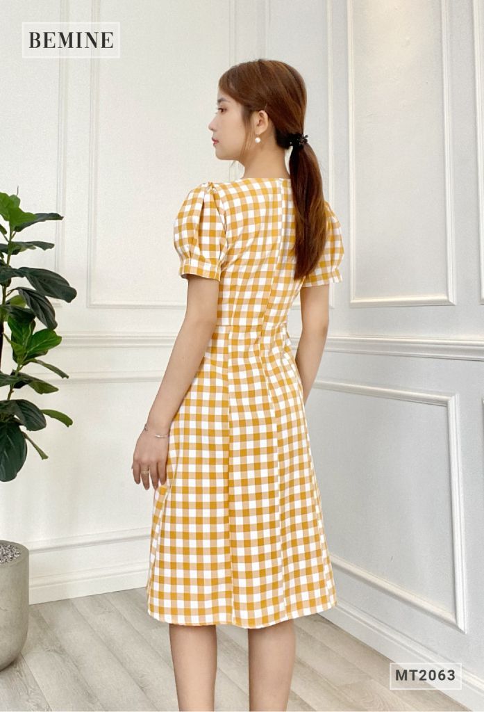MT2063VANG - Đầm caro body xếp ly tùng váy