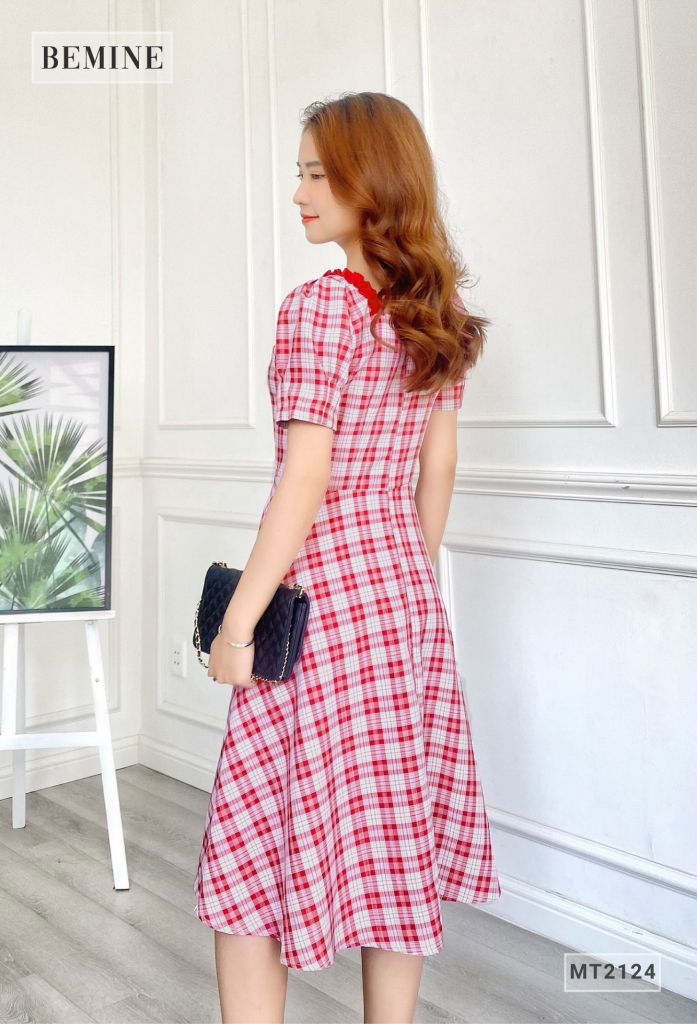 MT2124DO - Đầm xòe phối cổ vuông nút đính