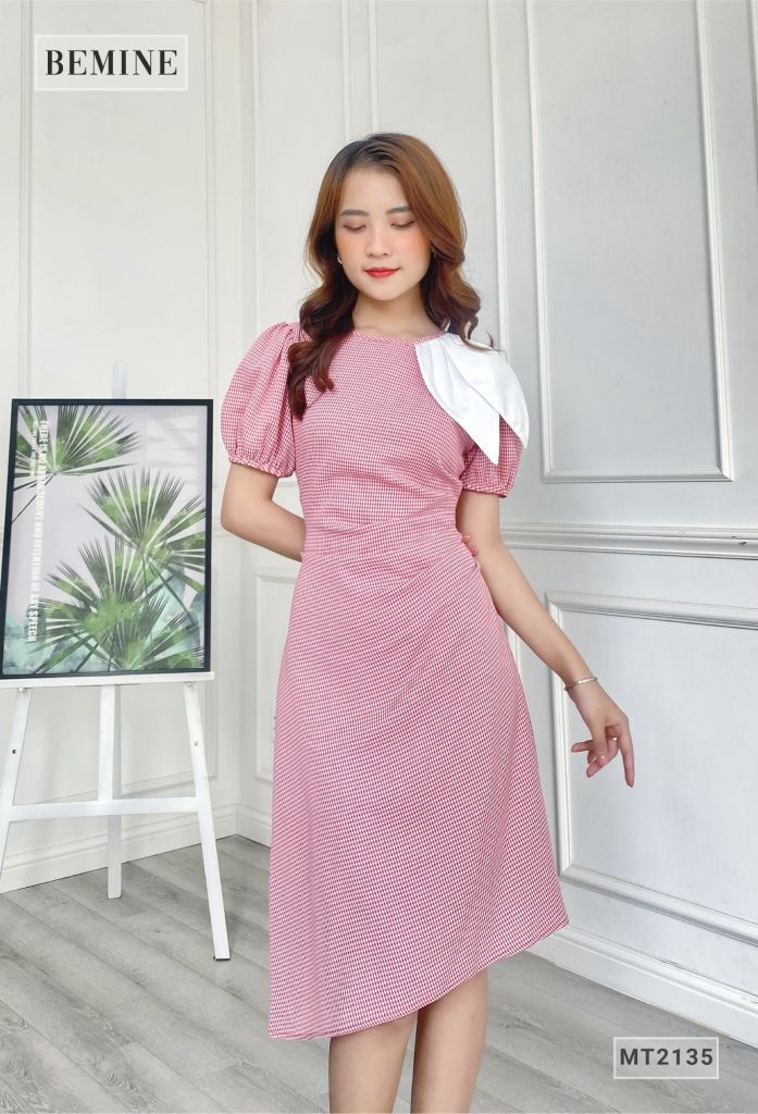 MT2135ĐO - Đầm nhún eo cổ phối hoa trắng