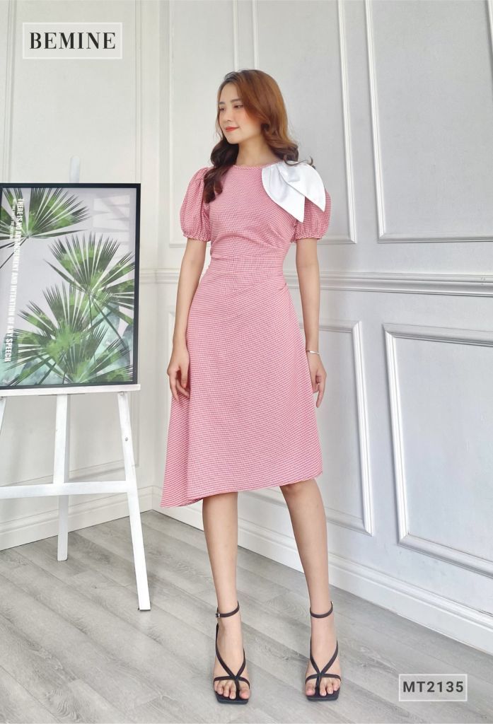 MT2135ĐO - Đầm nhún eo cổ phối hoa trắng