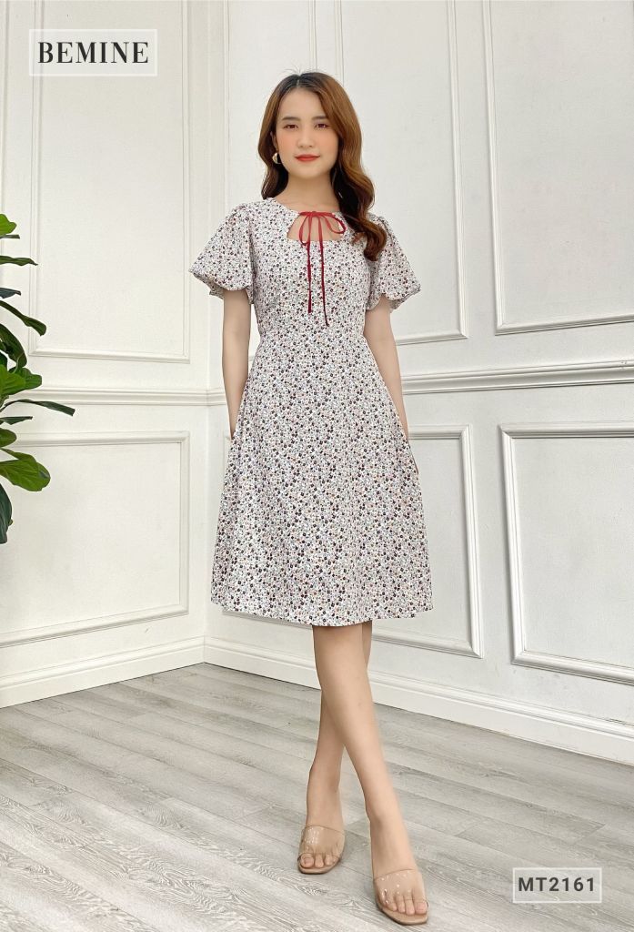 MT2161TRANG - Đầm nữ dáng xòe hoa nhí cổ nơ khoét ngực