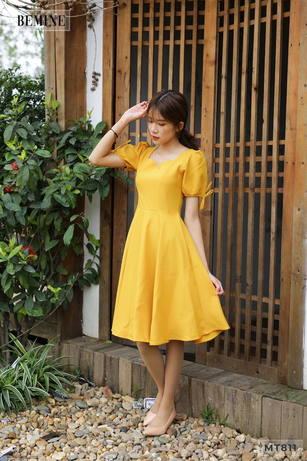 MT811VANG - Đầm tay bồng cột nơ