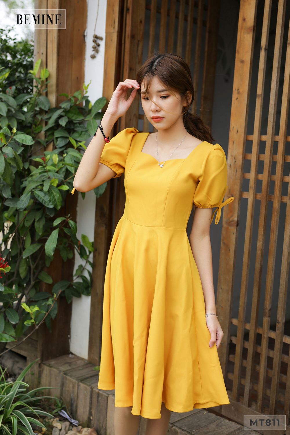 MT811VANG - Đầm tay bồng cột nơ