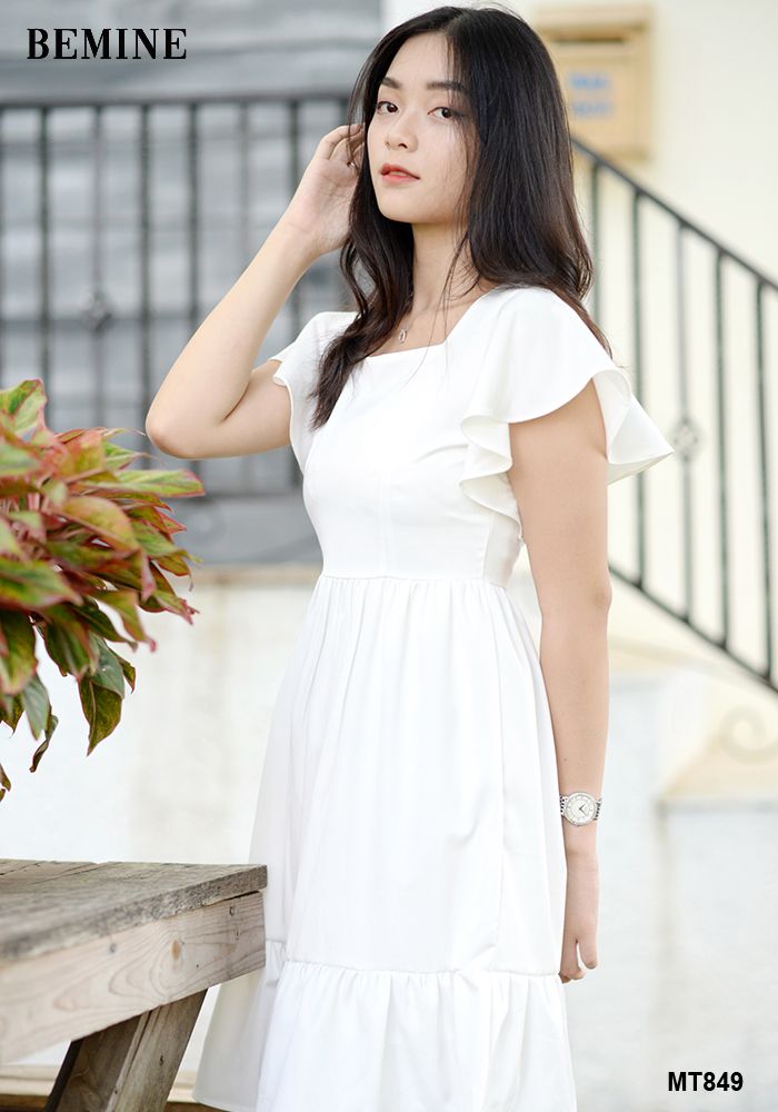 MT849TRANG - Đầm trắng cổ vuông bèo cá