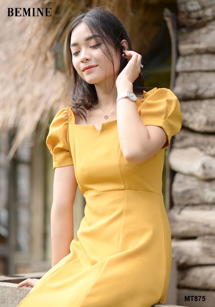 MT875VANG - Đầm cổ v trước nhún vai