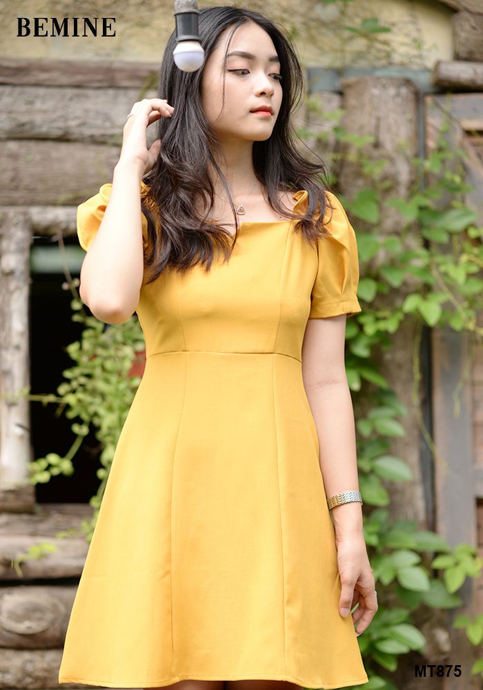 MT875VANG - Đầm cổ v trước nhún vai