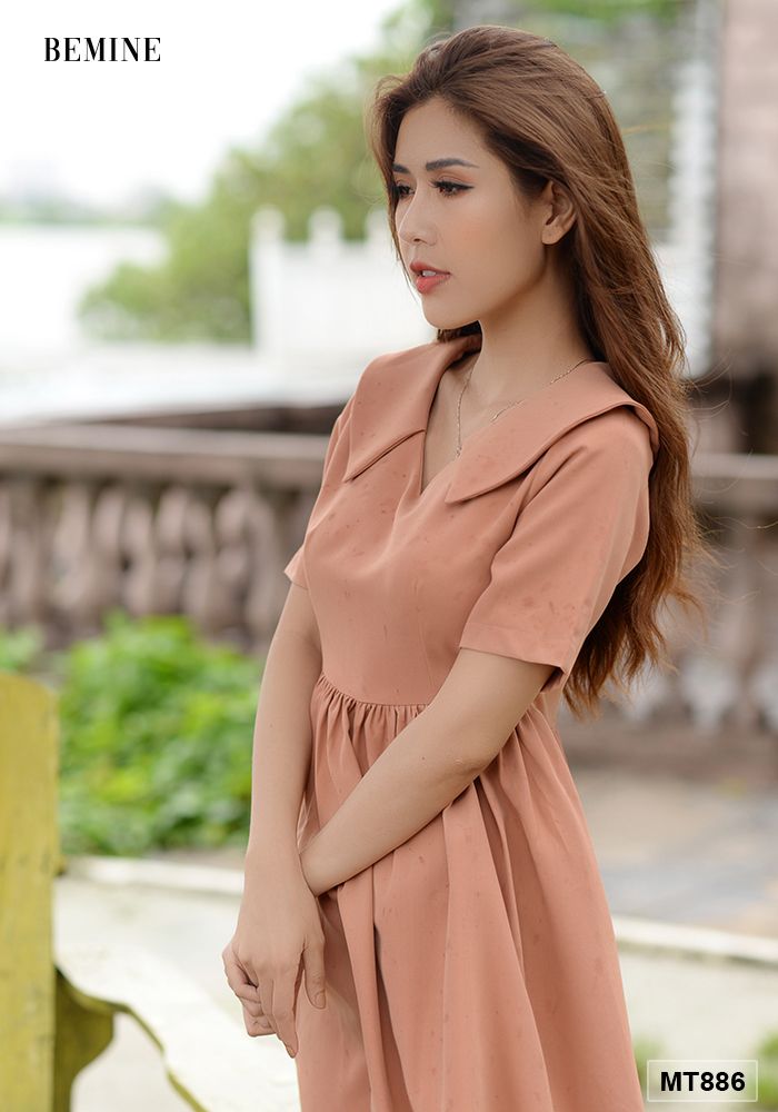 MT886DA - Đầm hồng cổ sen nhúng eo cổ V
