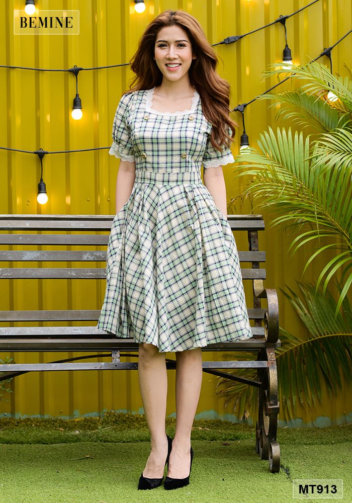MT913XANH - Đầm caro ren cổ nút gỗ