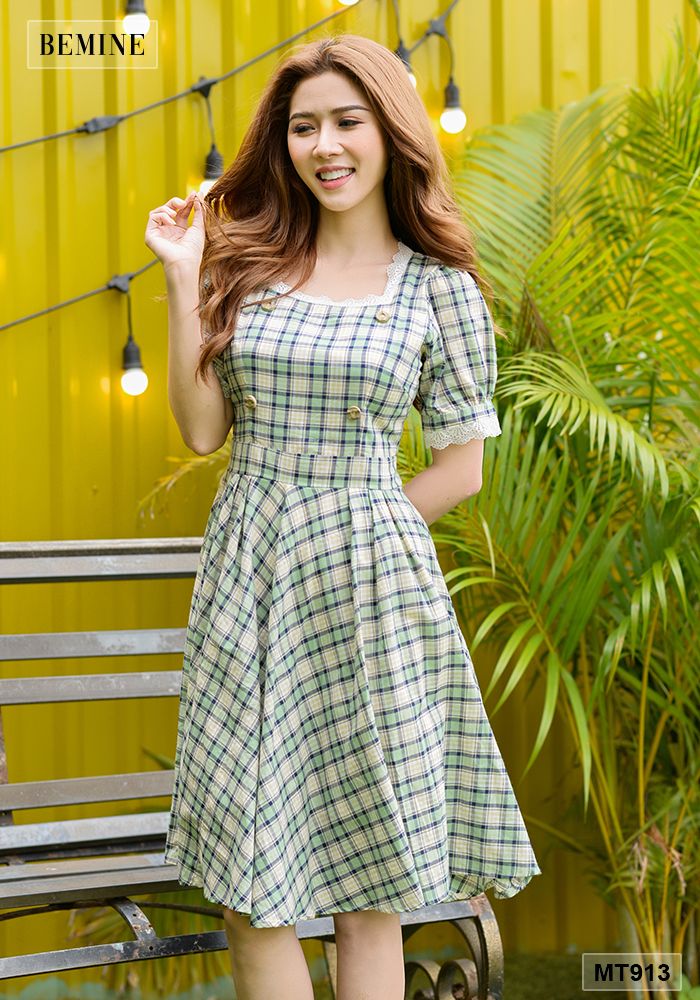 MT913XANH - Đầm caro ren cổ nút gỗ