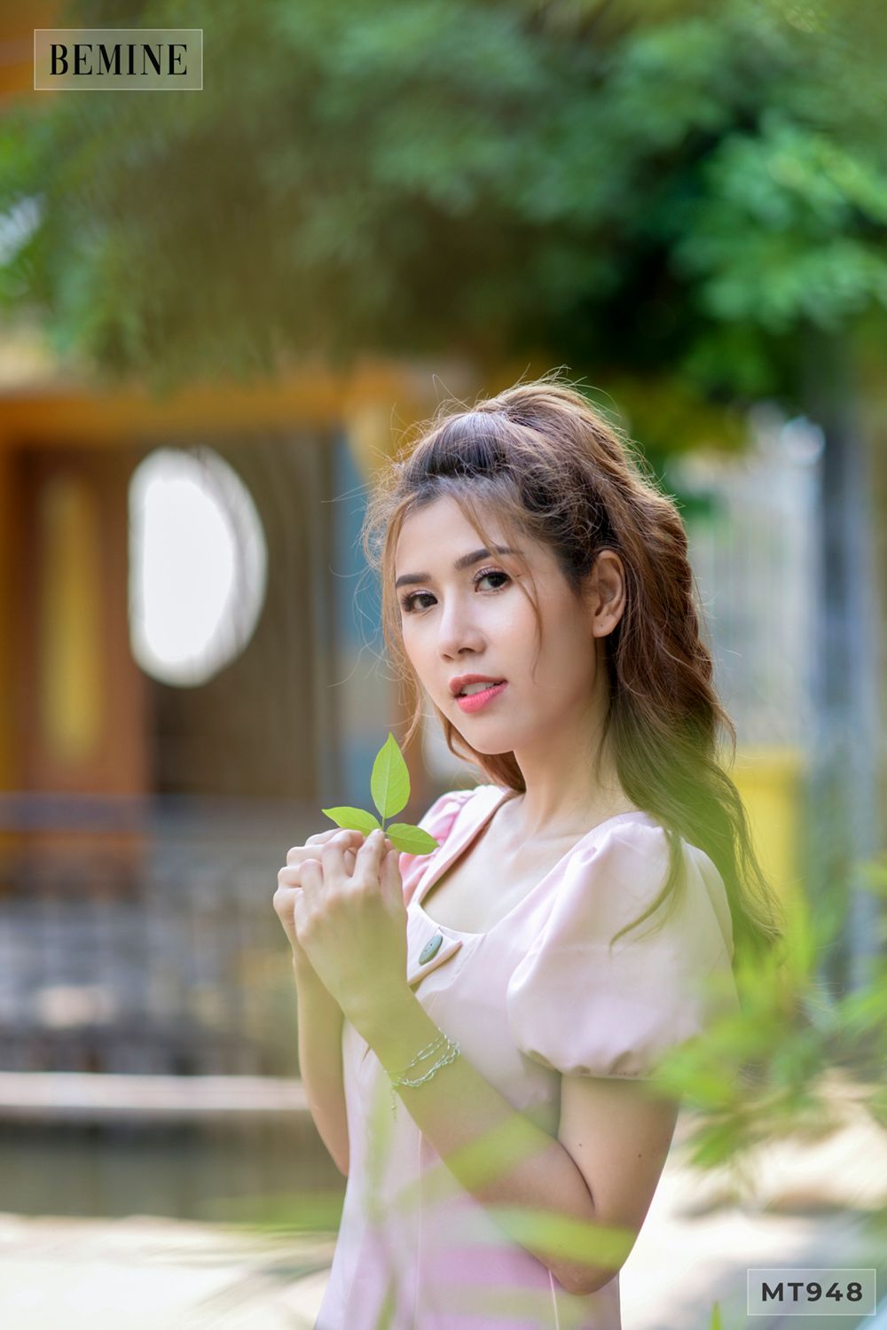 MT948HONG - Đầm tay bồng nút cổ