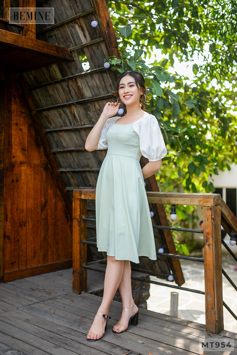 MT954XANH - Đầm chạy zizzac thân phối tay trắng