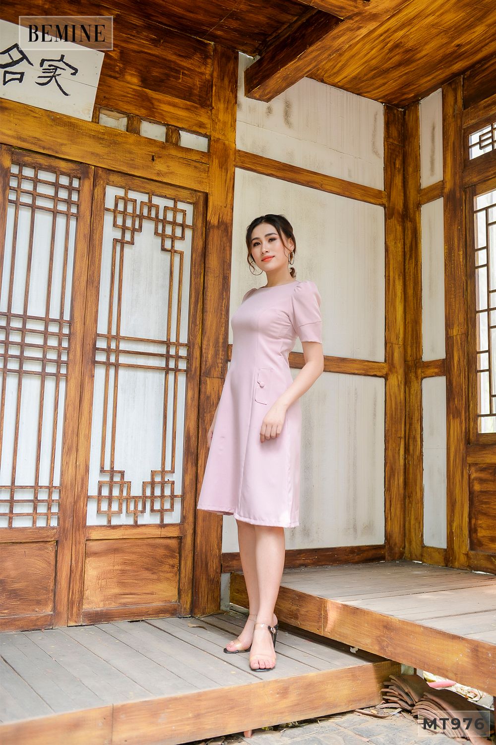 MT976HONG - Đầm hồng 2 túi đính nút bọc
