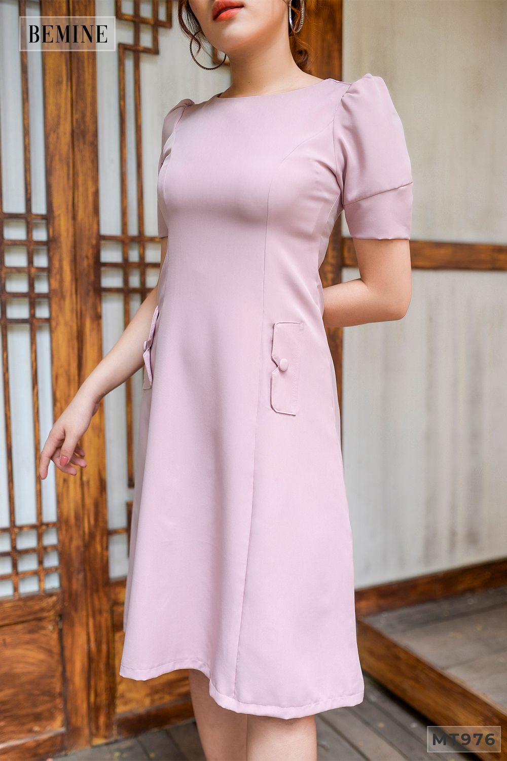MT976HONG - Đầm hồng 2 túi đính nút bọc