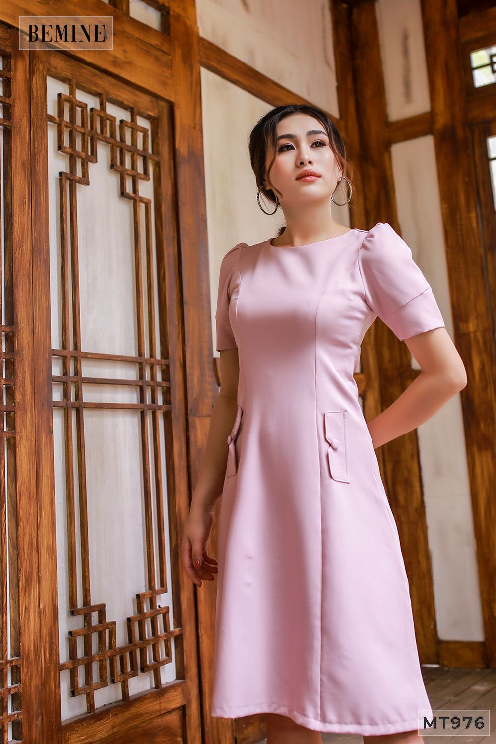 MT976HONG - Đầm hồng 2 túi đính nút bọc