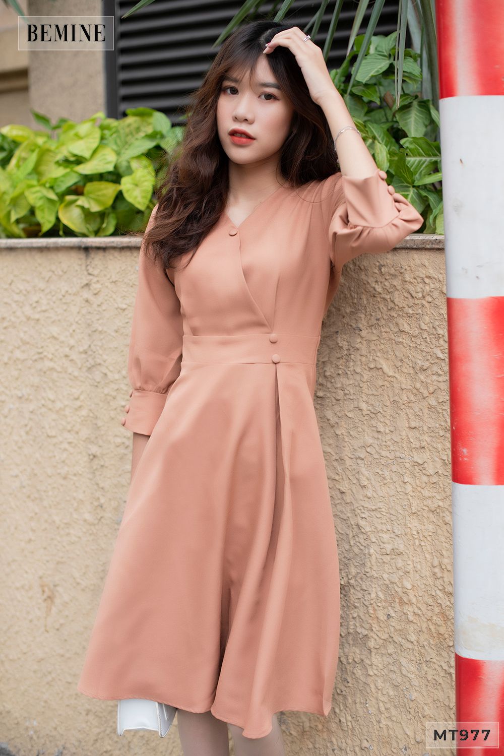 MT977NAU - Đầm 2 nút đính vai cột eo