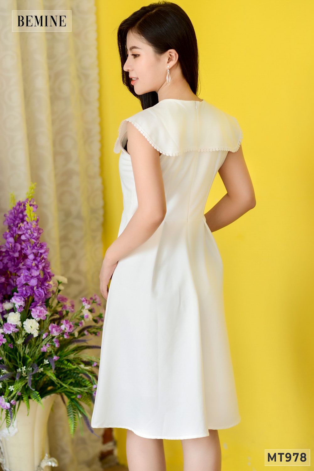 MT978TRANG - Đầm trắng nút giả cổ ren