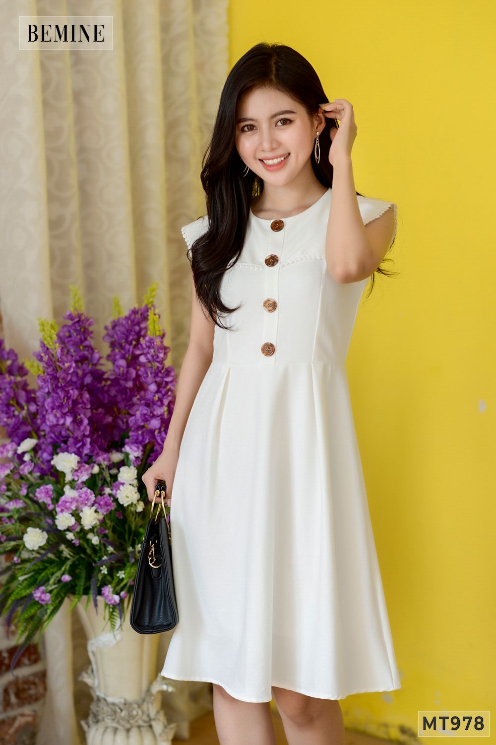 MT978TRANG - Đầm trắng nút giả cổ ren