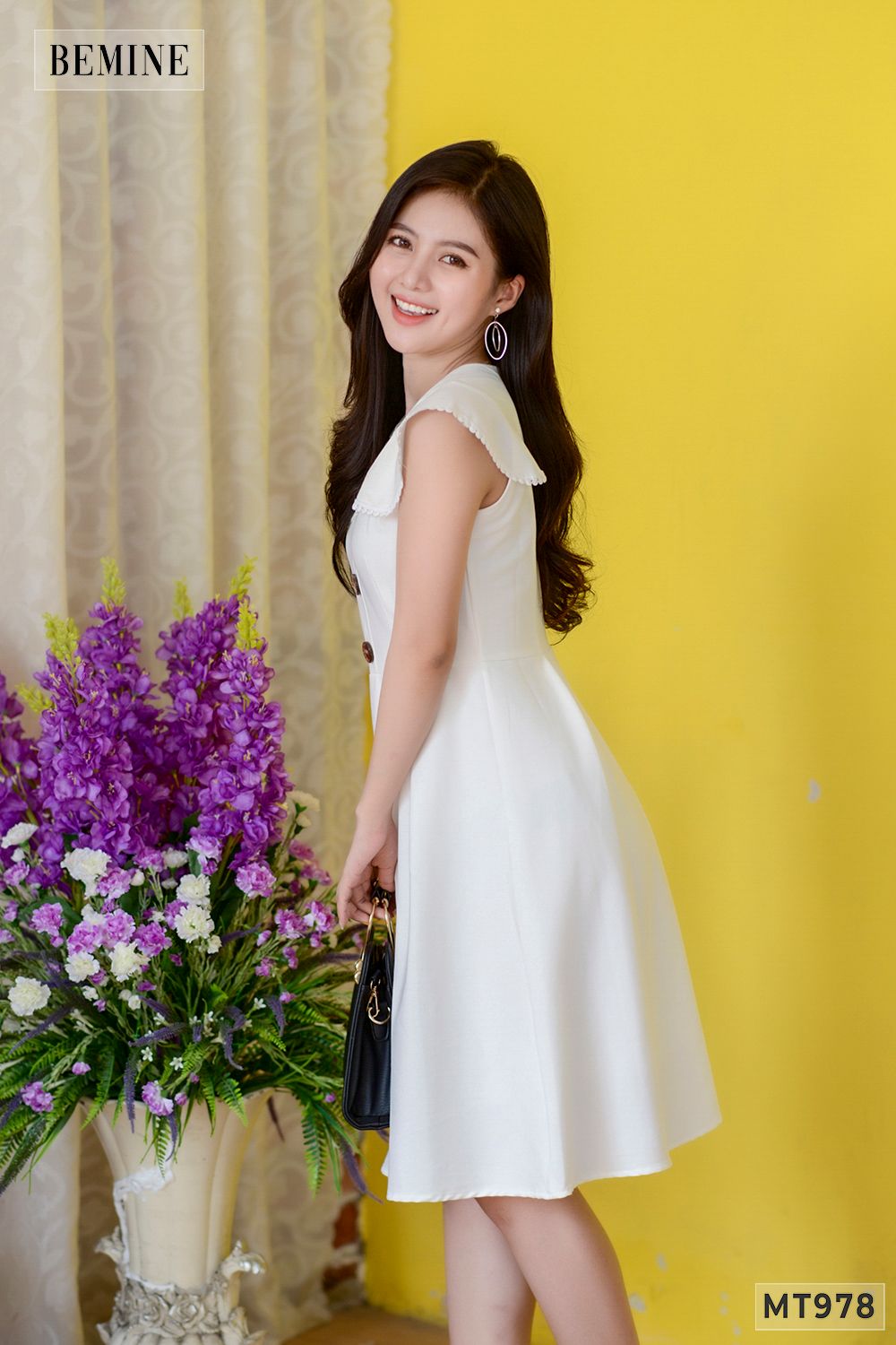 MT978TRANG - Đầm trắng nút giả cổ ren