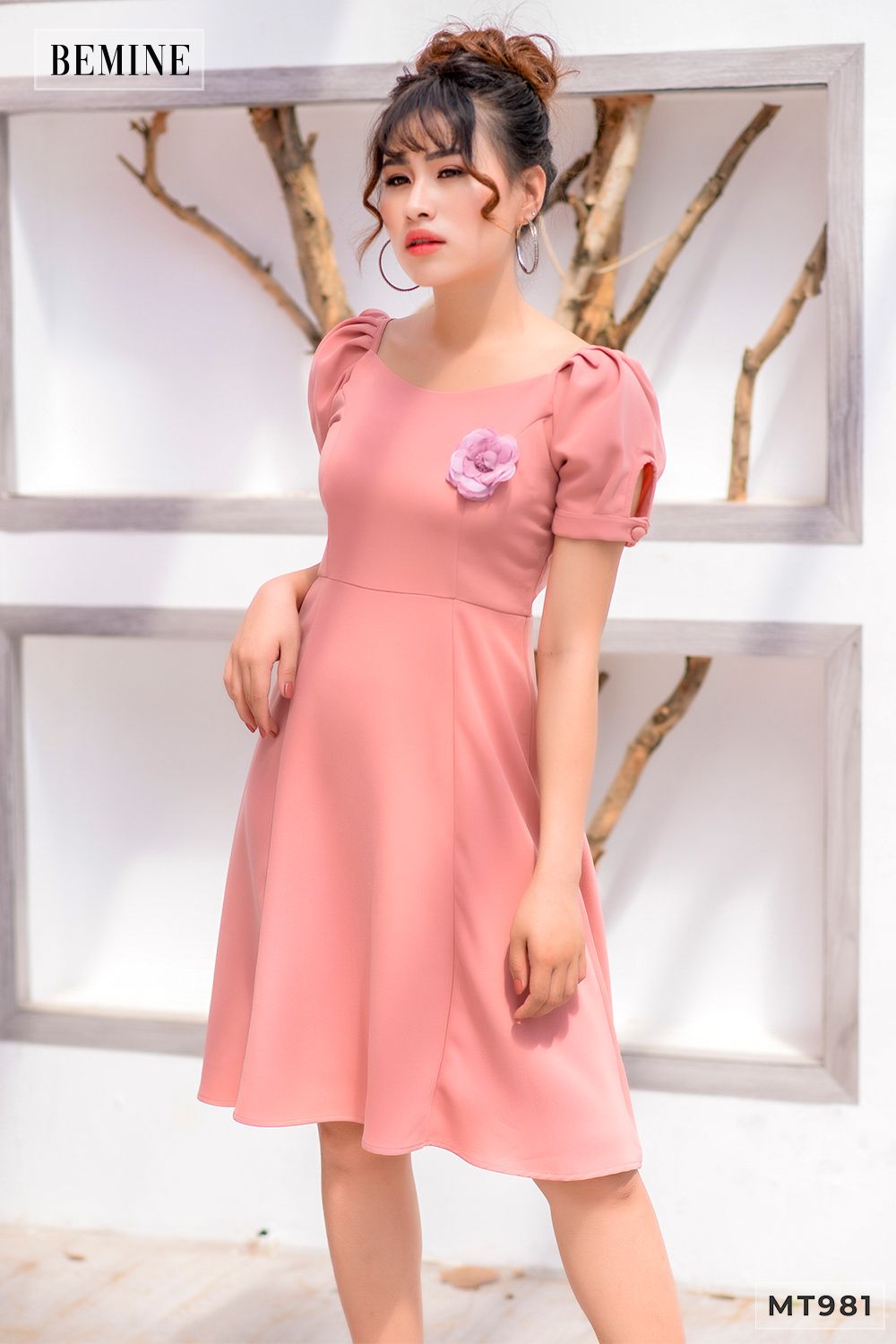 MT981HONG - Đầm hồng đính bông bên ngực