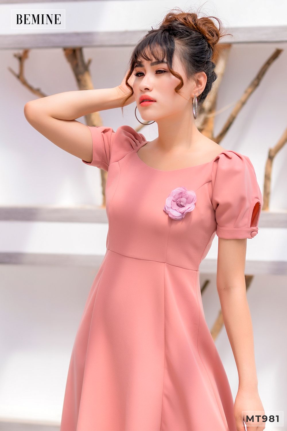 MT981HONG - Đầm hồng đính bông bên ngực