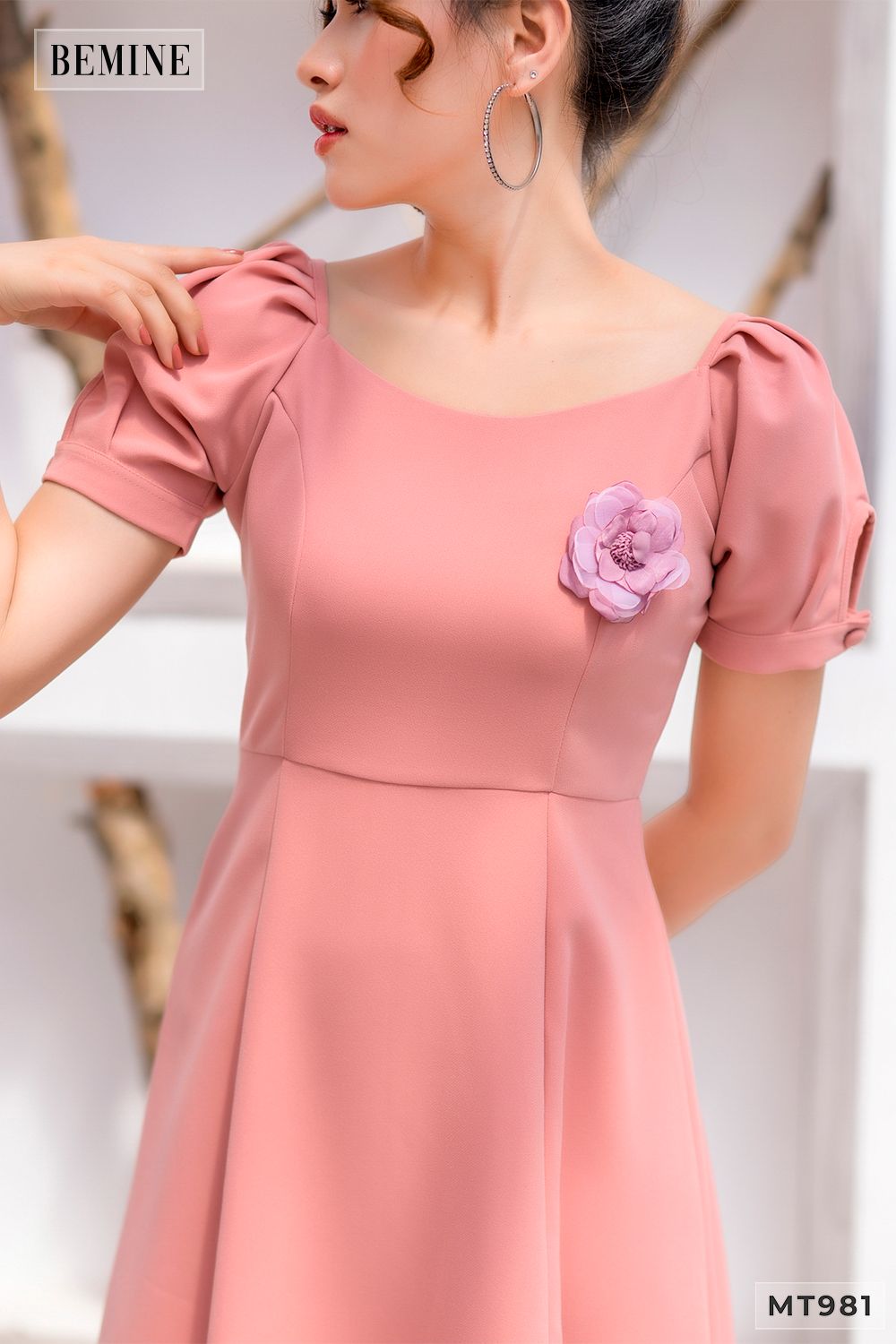 MT981HONG - Đầm hồng đính bông bên ngực