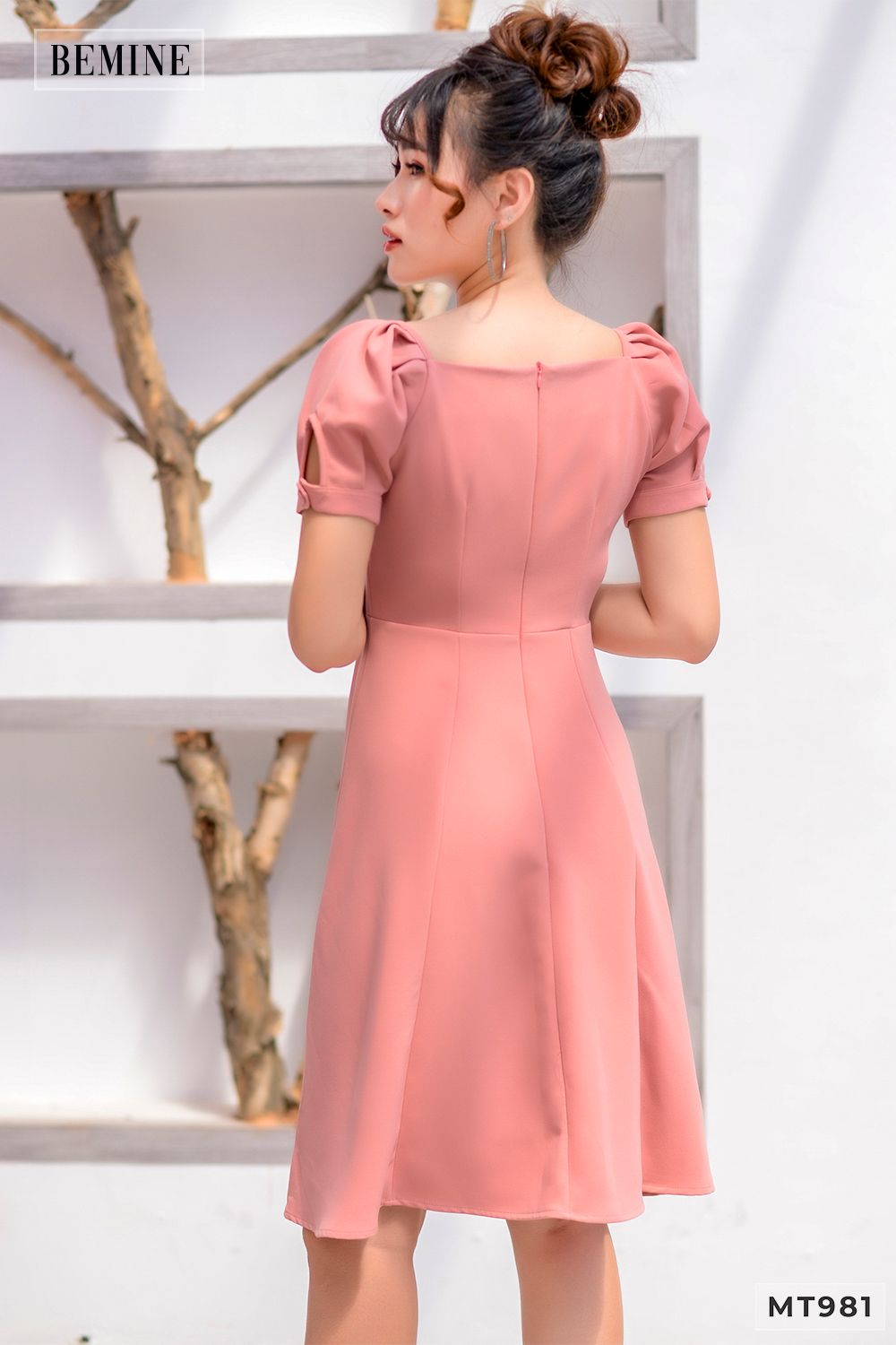 MT981HONG - Đầm hồng đính bông bên ngực