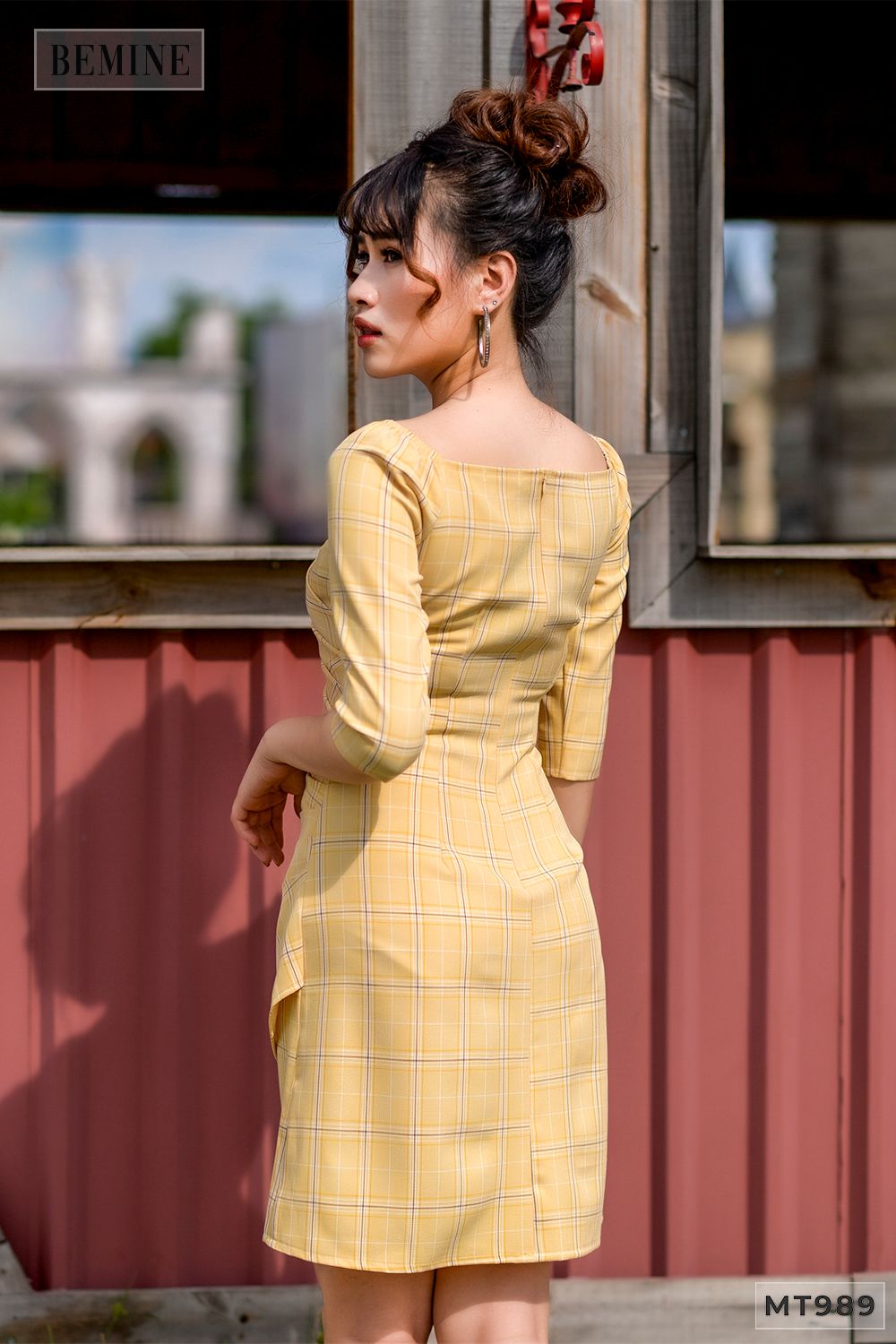 MT989VANG - Đầm caro vạt tùng xếp ly tầng