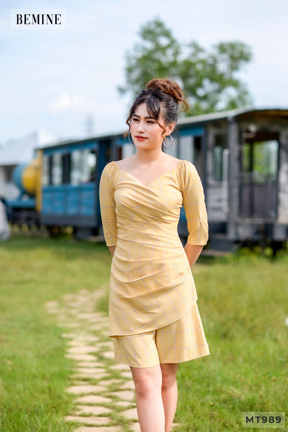 MT989VANG - Đầm caro vạt tùng xếp ly tầng