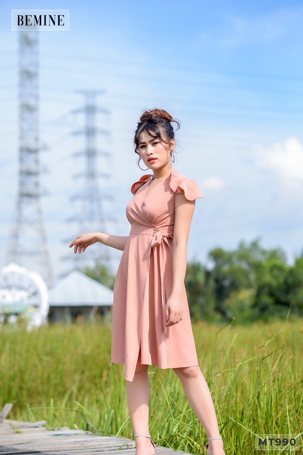 MT990HONG - Đầm hồng đính nút bên tay