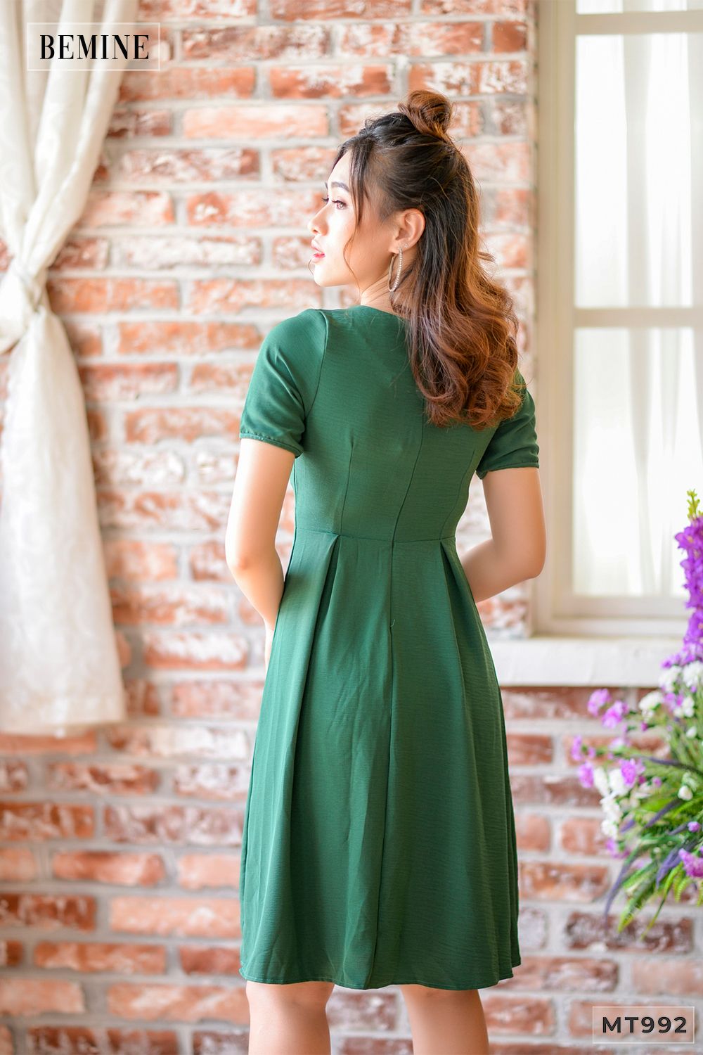 MT992REU - Đầm xanh chích ly eo đính nút gỗ