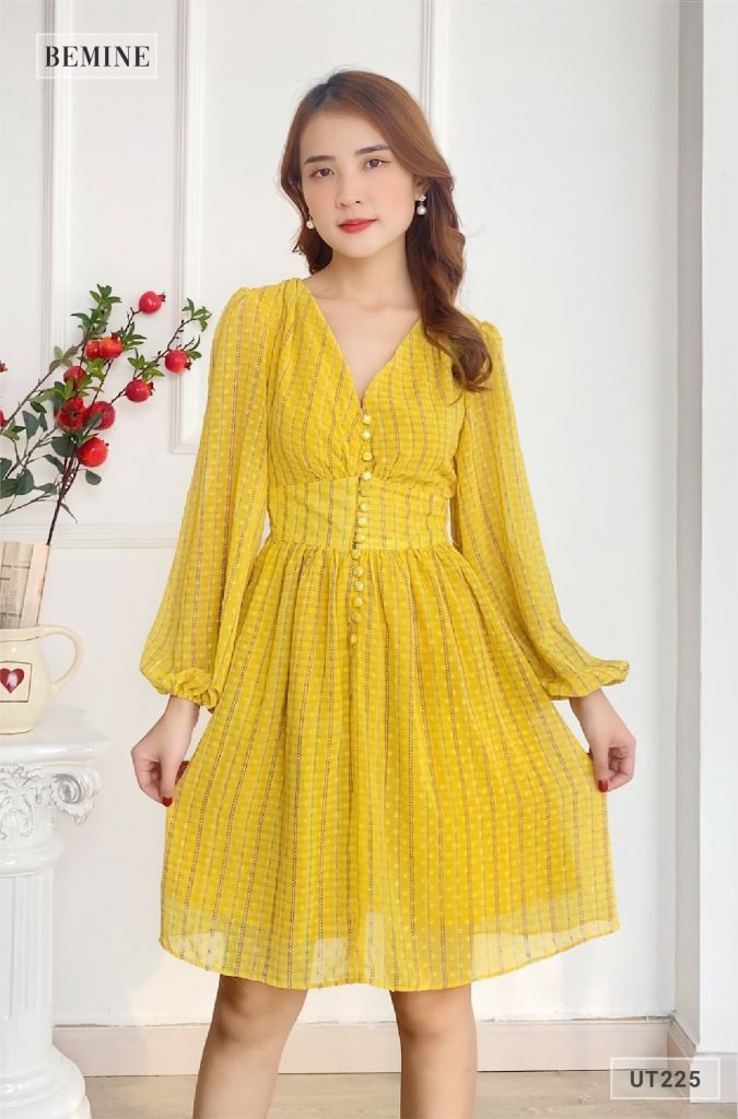 UT225VANG - Đầm đai eo nút dọc