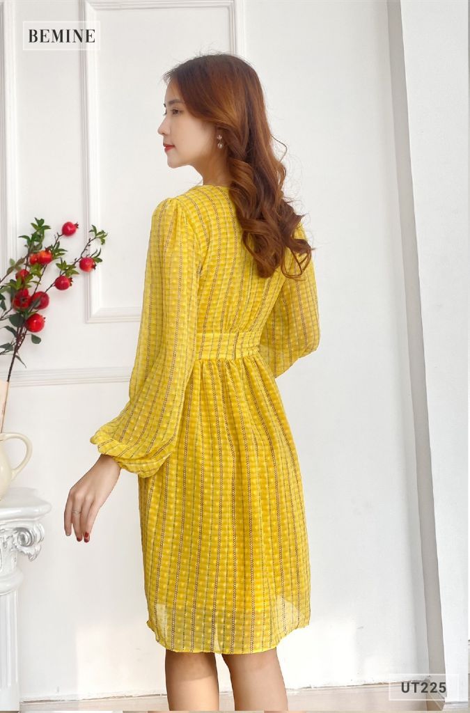 UT225VANG - Đầm đai eo nút dọc