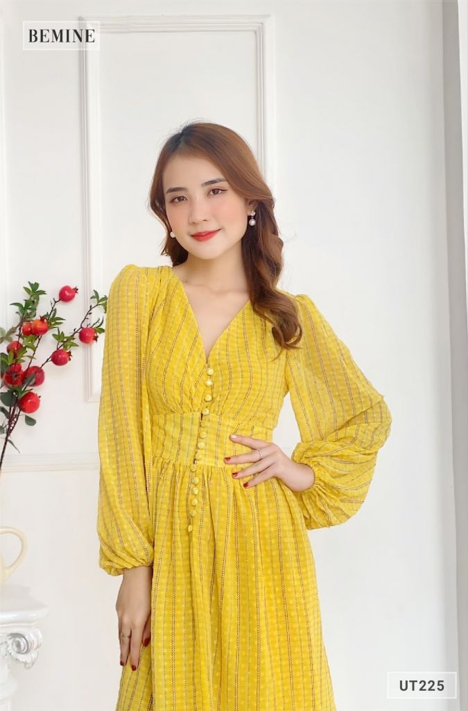 UT225VANG - Đầm đai eo nút dọc