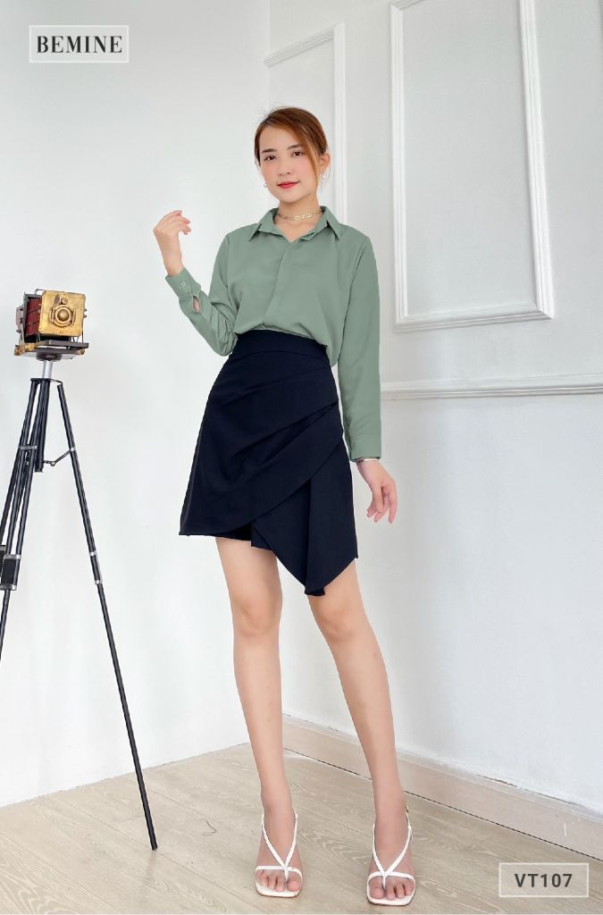 VT107DEN - Chân váy xếp li chéo tà