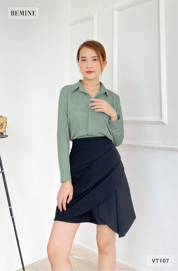 VT107DEN - Chân váy xếp li chéo tà