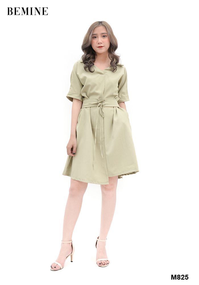 M825 - Đầm xanh chỉ thun eo đính nút